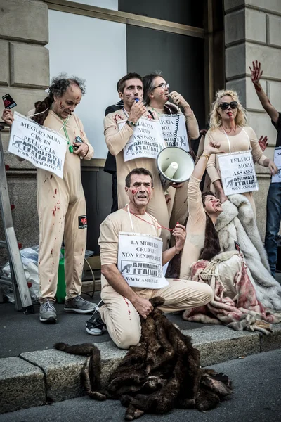 Animalisti Italiani protest against Milan Fashion Week on Septem — Stock Photo, Image