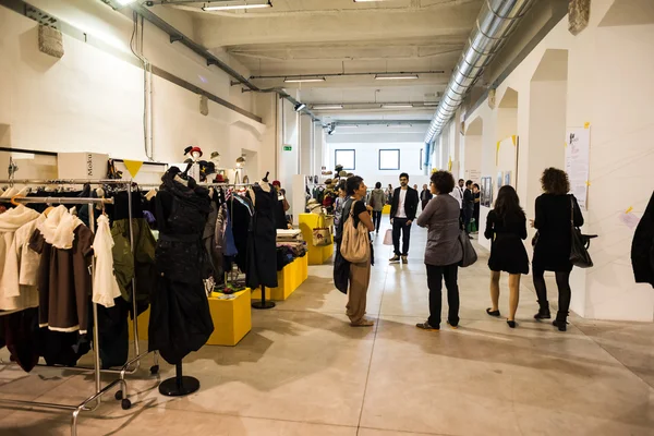 Mostra So Critical So Fashion a Milano il 20 settembre 2013 — Foto Stock