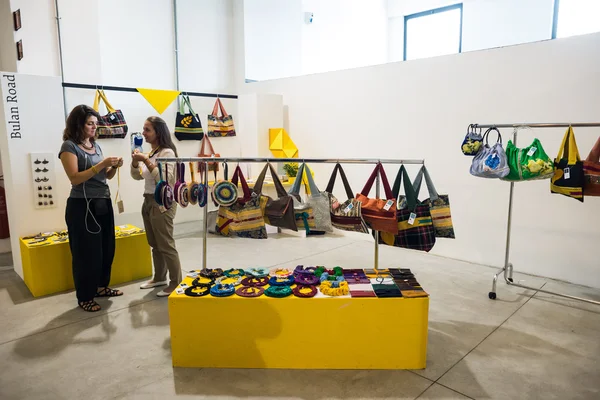 Så kritisk så fashion utställning i Milano på den 20 september, 2013 — Stockfoto