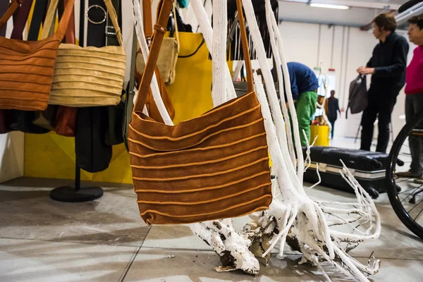 Bu yüzden kritik tarih 20 Eylül 2013 kadar Moda Fuarı Milano