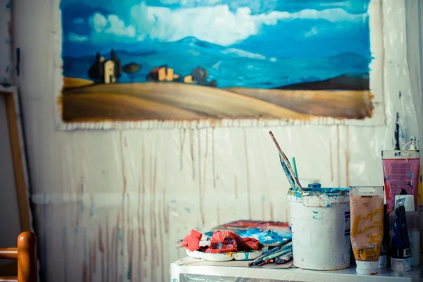 Painter studio with paint and brushes — Stock Photo, Image