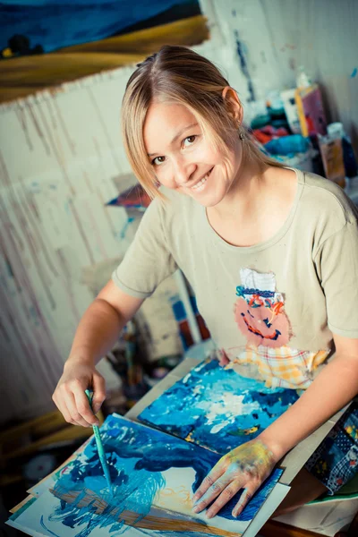 Beautiful blonde woman painter — Stock Photo, Image