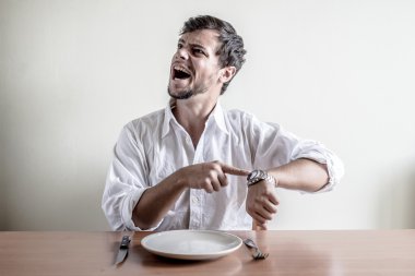 beyaz gömlek zaman kol saati şık genç erkekle