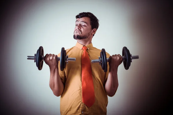 Grappige gek jongeman Gewichtheffen — Stockfoto