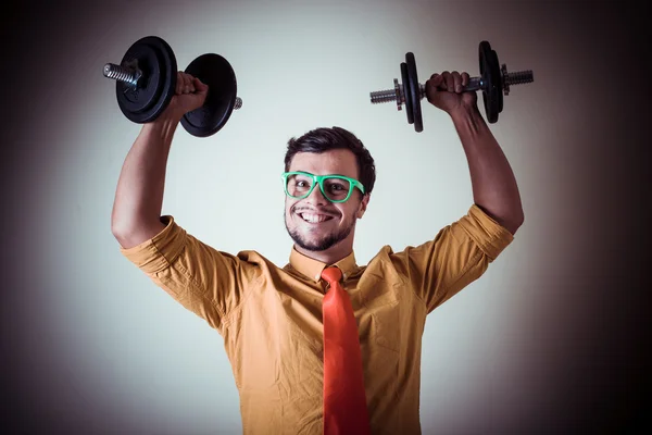 Lustiger verrückter junger Mann im Gewichtheben — Stockfoto