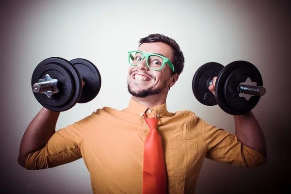 Rolig galen unge mannen tyngdlyftning — Stockfoto