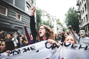 Milan öğrenciler tezahürü 4 Ekim 2013 tarihinde