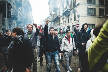 Milan öğrenciler tezahürü 4 Ekim 2013 tarihinde