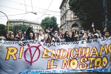 Milan öğrenciler tezahürü 4 Ekim 2013 tarihinde