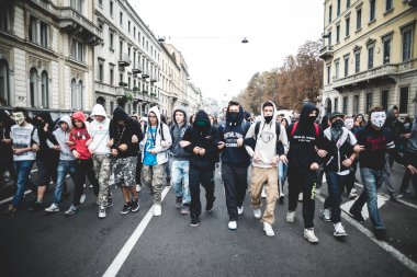 Milan öğrenciler tezahürü 4 Ekim 2013 tarihinde