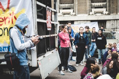 Milan öğrenciler tezahürü 4 Ekim 2013 tarihinde