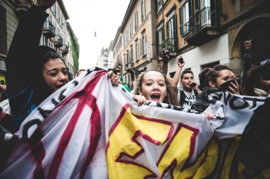 Milan öğrenciler tezahürü 4 Ekim 2013 tarihinde