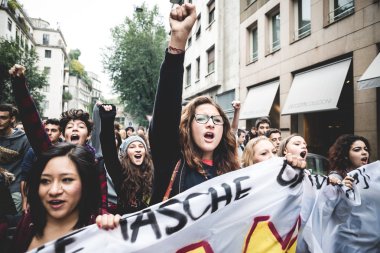 Milan öğrenciler tezahürü 4 Ekim 2013 tarihinde