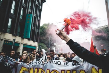 Milan öğrenciler tezahürü 4 Ekim 2013 tarihinde