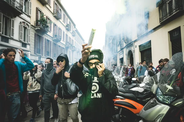 Milánó diákok megnyilvánulása a október, 4 2013 — Stock Fotó
