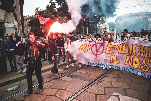 Manifestação dos estudantes de Milão em 4 de outubro de 2013 — Fotografia de Stock