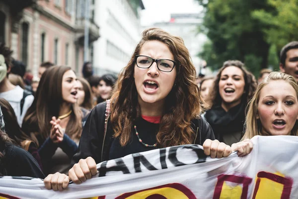 Milan öğrenciler tezahürü 4 Ekim 2013 tarihinde — Stok fotoğraf