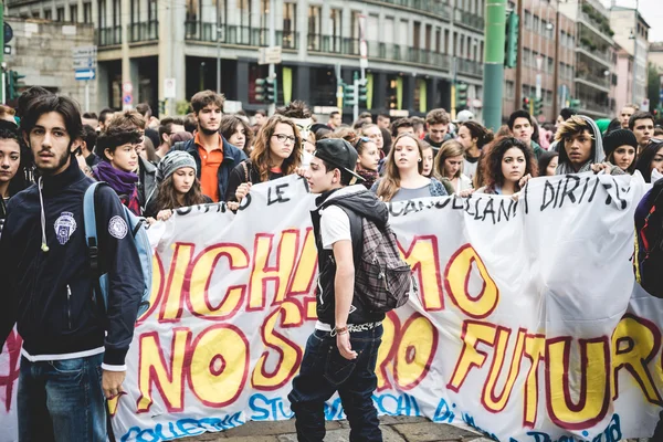 Milan öğrenciler tezahürü 4 Ekim 2013 tarihinde