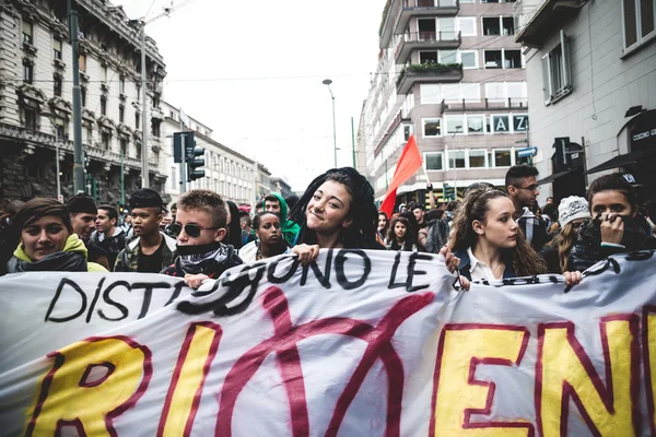 Manifestazione studenti Milano 4 ottobre 2013 — Foto Stock