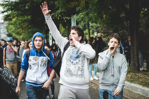 Milan students manifestation on October, 4 2013 — Stock Photo, Image