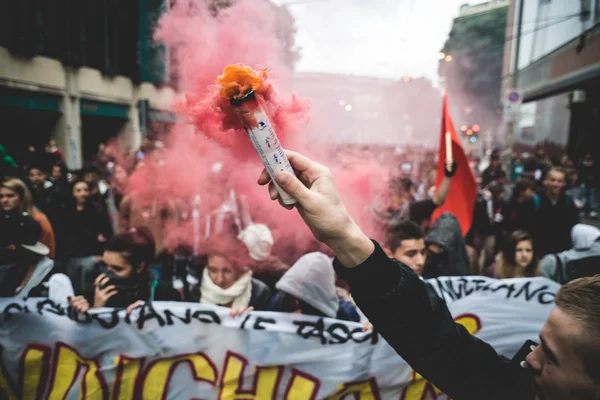 Milan öğrenciler tezahürü 4 Ekim 2013 tarihinde — Stok fotoğraf