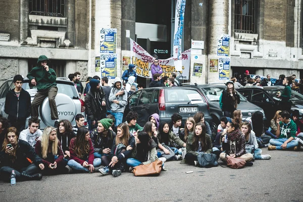 Manifestación de estudiantes de Milán el 4 de octubre de 2013 — Foto de Stock