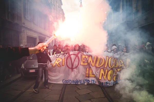 Milan öğrenciler tezahürü 4 Ekim 2013 tarihinde — Stok fotoğraf