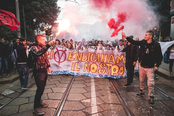 Milan öğrenciler tezahürü 4 Ekim 2013 tarihinde — Stok fotoğraf