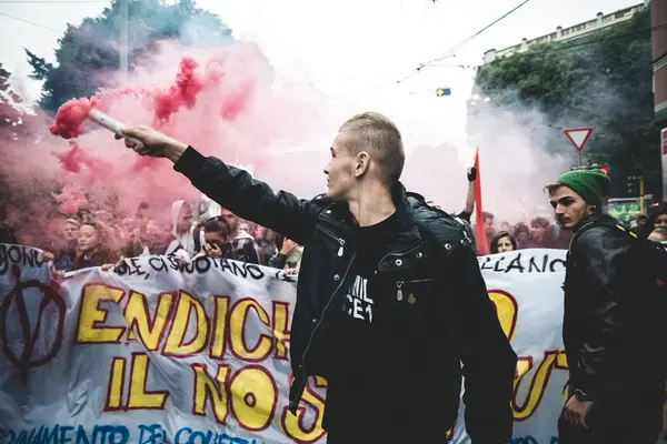 Milan öğrenciler tezahürü 4 Ekim 2013 tarihinde