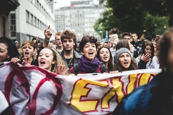 Manifestação dos estudantes de Milão em 4 de outubro de 2013 — Fotografia de Stock