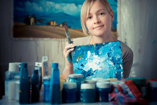 Beautiful blonde woman painter — Stock Photo, Image