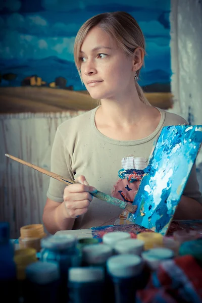 Beautiful blonde woman painter — Stock Photo, Image