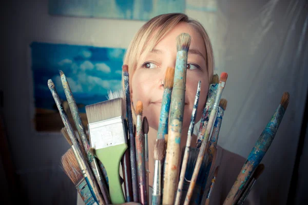 Beautiful blonde woman painter — Stock Photo, Image