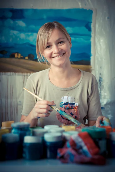 Beautiful blonde woman painter — Stock Photo, Image
