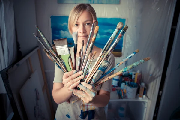 Beautiful blonde woman painter — Stock Photo, Image