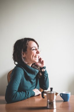 güzel bir kadın kahvaltı