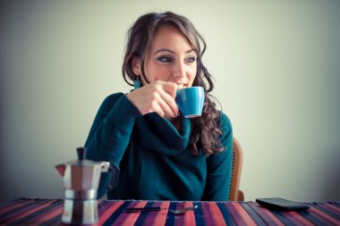 güzel bir kadın kahvaltı