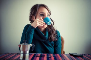 güzel bir kadın kahvaltı