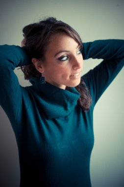 güzel bir kadın ile balıkçı yaka sonbahar