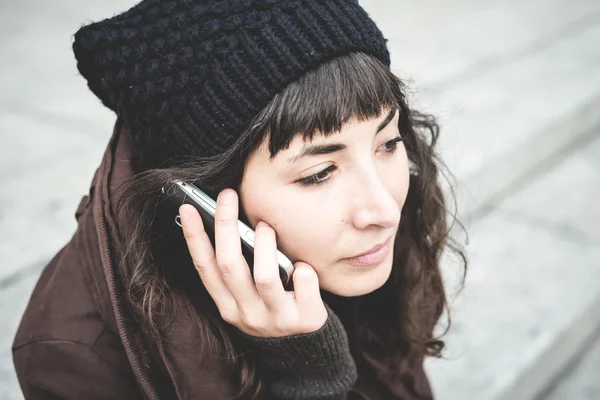 Mulher bonita no telefone — Fotografia de Stock