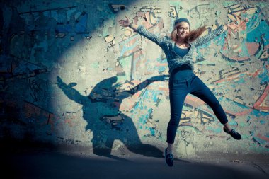 güzel genç sarışın hipster şık kadın