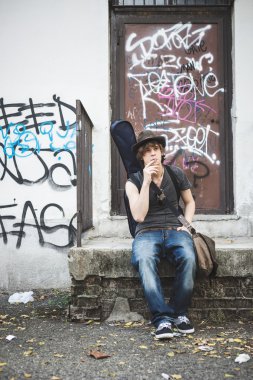 şık genç sarışın hipster adam