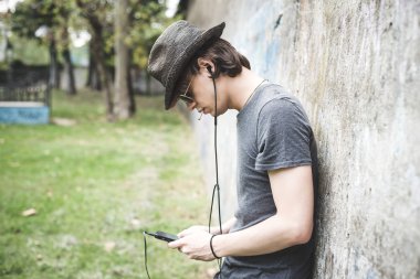 şık genç sarışın hipster adam