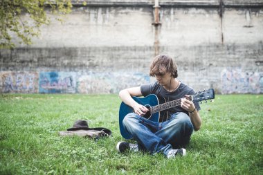 şık genç sarışın hipster adam