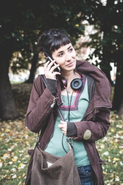 güzel bir genç kadın arıyorum