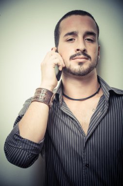 telefon şık delikanlı