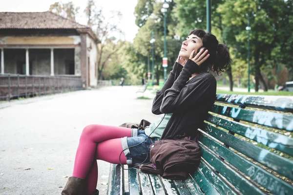 Beautiful young woman listening to music — Stock Photo, Image