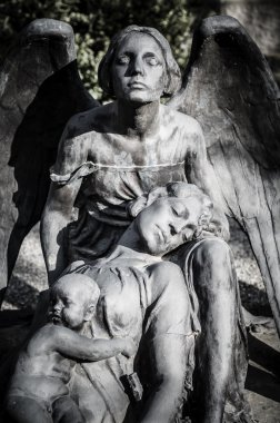 korkutucu mezarlığı heykel