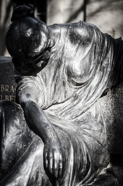 Spaventosa statua del cimitero — Foto Stock