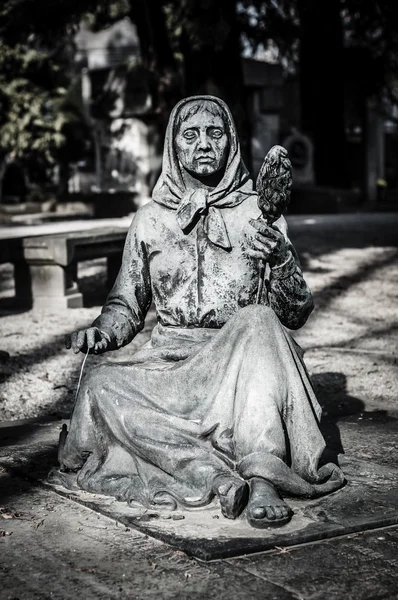 Estátua do cemitério assustador — Fotografia de Stock